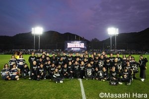 ３季連続昇格の栃木シティ！アタッキングフットボールがもたらした｢休日のエンターテインメント｣！CKから生まれた至極の先制点と歓喜のJ2昇格の瞬間！ピーター・ウタカと田中パウロ淳一が笑顔で抱擁【栃木シティvs AC長野パルセイロ】激闘PHOTOギャラリーの画像