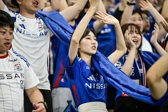 【サポーターアルバム】「横浜F・マリノス―アル・ナスル」サウジアラビア・ジェッダに約700人駆け付け、チームに声援送る！ 現地撮影66枚のサポーターPhotoの画像025