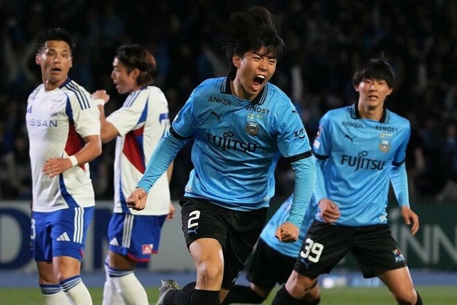 日本代表DF獲得報道も「かっこいい!!」「高井に似合いそう」トッテナム“暗闇”ブラックユニフォームが話題! 特製映像に「ヴェノム演出あるのアツい」の声の画像