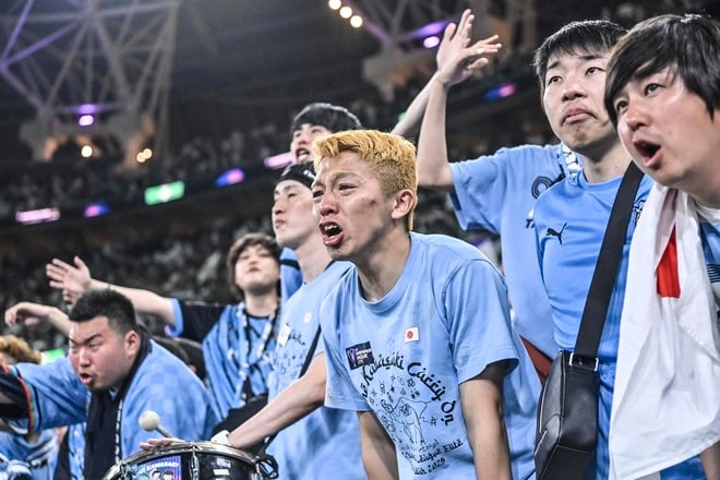 【サポーターアルバム】ACLE決勝で敗退した川崎サポーターの涙の姿……試合後、現地で感情を爆発させたサポーター写真51枚「アル・アハリー川崎フロンターレ」の画像
