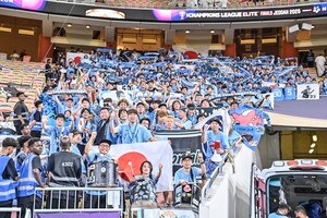 【J1川崎を取材して感じた「育てる力と心」とは(8)】「フロンターレのサポーター」が「唯一無二のこのクラブの誇り」のワケとは。エンブレムを超え、海を越えたチーム愛の物語の画像