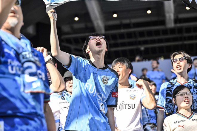 【サポーターアルバム】800km離れた広島に駆けつけ勝利をもたらした川崎フロンターレのサポーター写真71枚！「サンフレッチェ広島ー川崎フロンターレ」の画像001