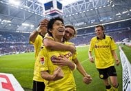 ｢私のすべて｣ ウクライナの英雄アンドリー・シェフチェンコ氏からポーランド代表FWロベルト・レバンドフスキが受け継いだもの! ワールドカップでウクライナカラー｢キャプテンマーク」着用へ! 【動画】の画像