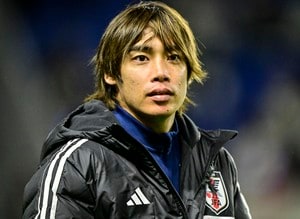 「テンション爆上がりツーショットきた」伊東純也と柏の元キャプテンの“再会ショット”にファン興奮！「全柏サポ大歓喜」「このツーショット見るだけで泣けます」の声の画像