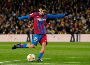 「イニエスタの継承者」スペイン代表MFペドリが肉体改造! スペイン紙が取り上げた比較画像が「編集されたものだ」と話題に【画像】の画像