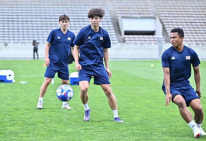 パリ五輪・サッカー日本代表がボルドー市内で8対8＋2GKのミニゲーム実施……「そのシュート打ったら罰ゲームだからな（笑）」と追加練習なしも、強度高い内容にの画像020