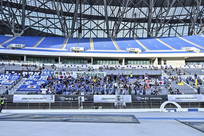 【サポーターアルバム】サッカー日本代表の中国戦完封勝利を支えたサポーター写真63枚！ 韓国・龍仁に駆け付けた現地観客席ショット「日本代表ー中国代表」の画像053