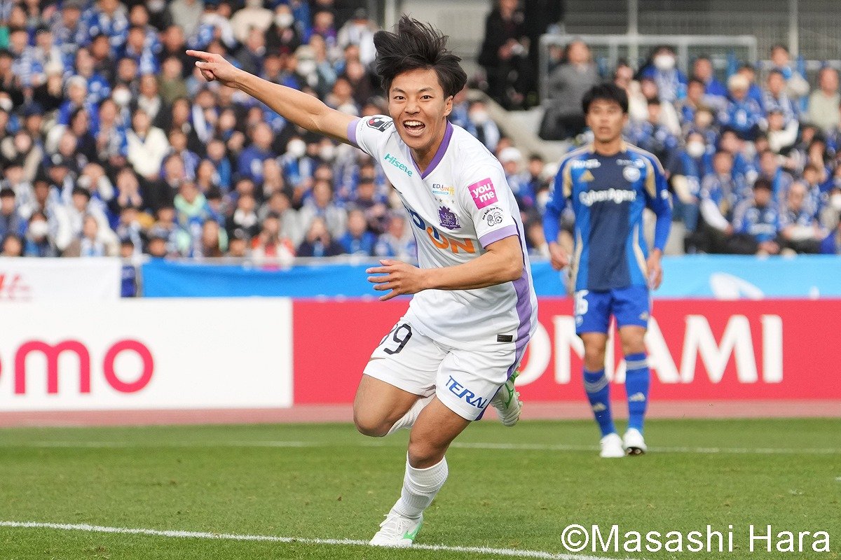 三笘級｣｢オーウェンを彷彿｣紫のワンダーボーイ中村草太22歳の“代表