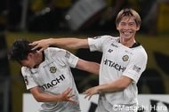 ｢彼女にすっかり夢中｣フランス主将エムバペ、“病気”投稿ショットに世界が騒然！デレデレ笑顔での“金髪ネトフリ美女”恋人匂わせに｢主導権握られてる笑｣の画像