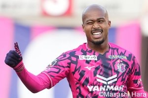 ｢これはもうズラタン｣C大阪の191cm大型FW櫻川ソロモンの豪快＆華麗オーバーヘッド弾に大興奮！｢ついに覚醒しそう｣｢次のワールドカップのエースいけ！｣の画像