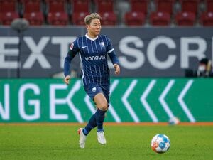 ｢衝撃のスーパーゴール炸裂｣!!サッカー日本代表・浅野拓磨が2ゴールでボーフムの勝利に貢献!!｢ジャガーポーズ｣披露！ワールドカップ同組のドイツ代表指揮官の前で奪った2ゴールとは?【動画】の画像