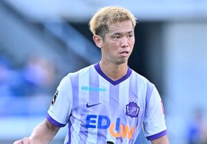 「ゴラッソ製造機」J1サンフレッチェ広島DF塩谷司の「急激に落ちる強烈ドライブボレー」に大絶賛！ 相手GKには「これはノーチャン」と同情の声の画像