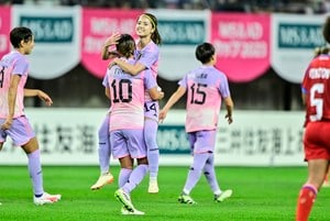 「可愛すぎて涙出てくる」日向坂46影山優佳が大舞台で「なでしこユニ着用姿」披露で「似合いすぎ」と話題に！「ピンクユニフォーム影ちゃんさらに可愛く見える」と絶賛されるの画像