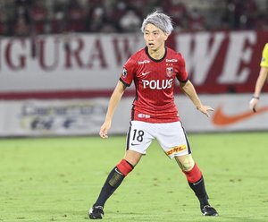 小野伸二、山瀬功治、三都主が背負った「浦和レッズの8番」を継承したのは小泉佳穂！「国内屈指のゲームメーカー」はチームをリーグ優勝に導けるか？「両利きを証明」したスーパーミドルとは?【動画】の画像