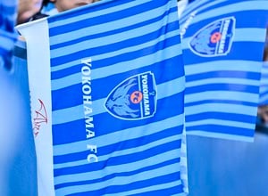 「浴衣かわいい」「かわいさの限界突破や」横浜FCのアウェイゲームに駆け付けた「人気若手モデルの浴衣ショット」に視線集中！ チョコバナナ＆駅到着写真も披露の画像