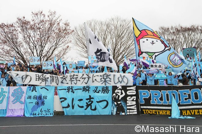 レイラック滋賀がＪ参入の瞬間を特写！宙に浮かぶ監督＆喜ぶ秋山駿とゴール裏サポーター＆熱いスタジアム！滋賀の誇りを胸に悲願成就！【アスルクラロ沼津vsレイラック滋賀FC】激闘PHOTOギャラリーの画像002