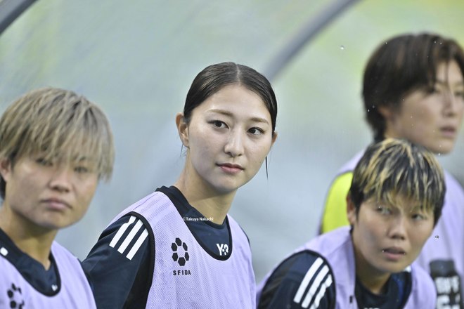 【塩越柚歩アルバム】E-1選手権最終戦で途中出場した「塩越柚歩の写真43枚」！ 雨に濡れながらも見せた華麗なプレー写真「なでしこジャパンー中国代表」の画像008