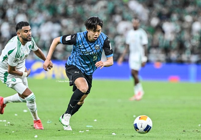 【川崎フロンターレアルバム】ACLE決勝で両SBとして奮闘した佐々木旭の写真40枚！ 試合後に見せた放心状態が表す、すべてを注ぎ込んだ姿「アル・アハリー川崎フロンターレ」の画像027