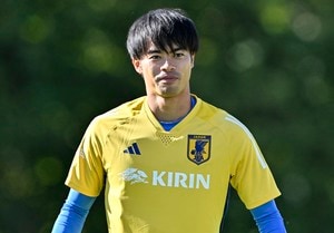 「フリー素材になったのか」サッカー日本代表・三笘薫がブライトンのクイズ企画に「予想外の方法」で出演！ 日本のファンから反応多数「三笘さんなぜか日本語」の画像