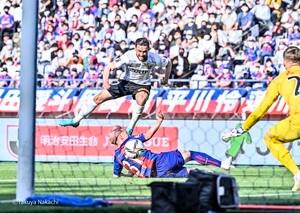 【FC東京とスコアレスの浦和レッズ(2)】浦和の最終兵器シャルクがデビュー！ 味スタで見せた「要求力」「打開力」「積極性」の画像