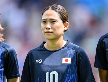 すご！このメンツ」名門リバプールの錚々たる面々を従えるなでしこMFの