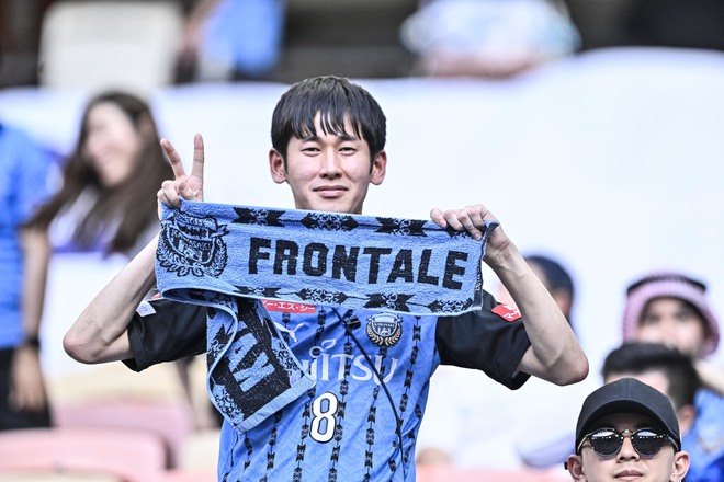 【サポーターアルバム】アジア青覇を果たすべく700人の川崎サポーターがACLE決勝に駆け付けた！ 現地で声援を送ったサポーター写真72枚「アル・アハリー川崎フロンターレ(2)」の画像057