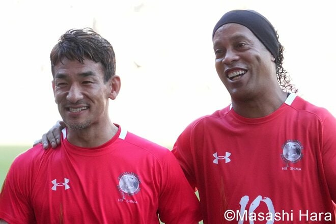 ｢無茶苦茶痩せててスッキリ｣サッカー元日本代表51歳・前園真聖、イケオジ感漂うビンテージロックTシャツ姿に｢ワイルドさも残ってカッケー｣の声の画像