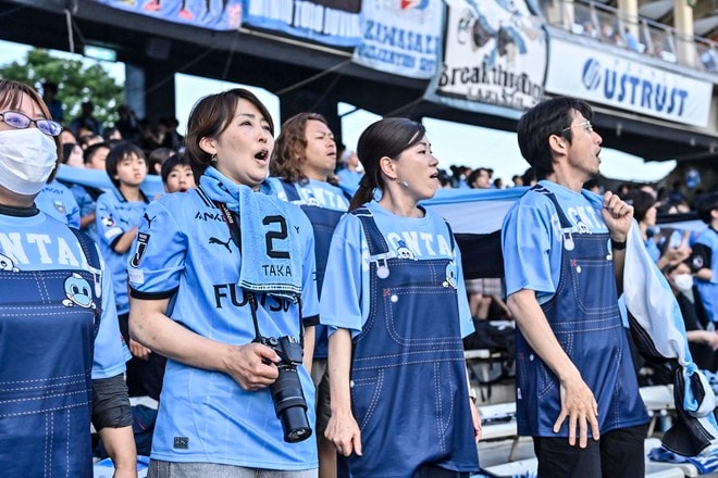【サポーターアルバム】平日ナイターの試合前から駆け付けた川崎フロンターレのサポーター写真84枚！ 夕日に照らされながらの等々力ショット「川崎フロンターレー横浜FC」の画像061