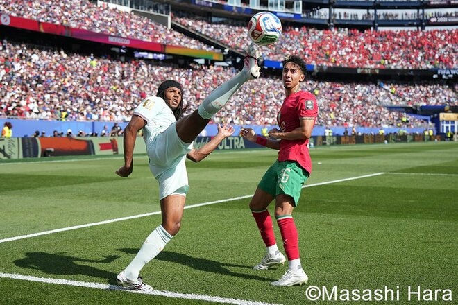 【W杯】重すぎる十字架を背負った｢世界最高SB｣が涙！親友エムバぺとの爆速対決の果てに…四銃士が敵将ハキミに示した“熱い友情”【フランス代表vsモロッコ代表】激闘PHOTOギャラリーの画像005