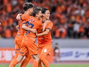 「J2でもこれだけの人で国立を埋めれるって」清水が国立開催のJ2戦でオレンジで満員の“脅威の光景”生み出した！「品川駅清水サポばっかり笑」と、清水サポーターが東京に大集結！の画像