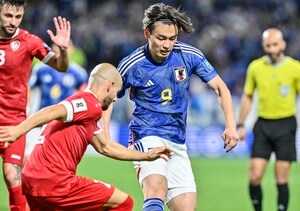 「は？バケモンやん」「何だこのターン」FW上田綺世のゴールにはならなかった「衝撃＆滑らかすぎる反転シュート」が驚き呼ぶ！ ワールドクラスの個人技をPA内で披露の画像