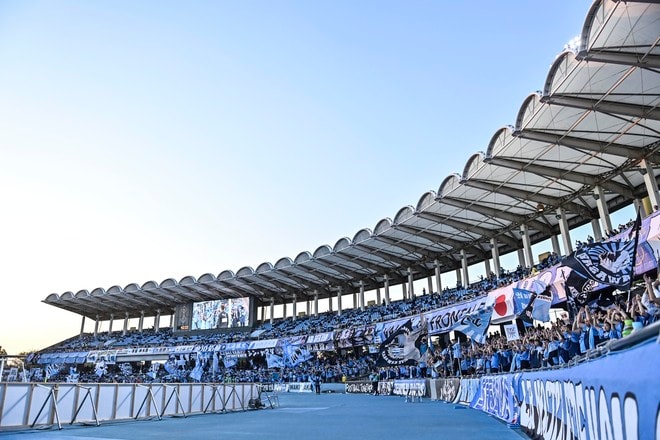 【サポーターアルバム】平日ナイターの試合前から駆け付けた川崎フロンターレのサポーター写真84枚！ 夕日に照らされながらの等々力ショット「川崎フロンターレー横浜FC」の画像069