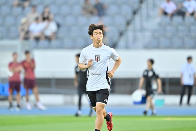 【日本代表FW宮代大聖アルバム】ヴィッセル神戸FW宮代大聖の中国戦での写真20枚！ 試合に出場せずも、現地で披露した日本代表2ndユニフォーム着用姿「日本代表ー中国代表」の画像001