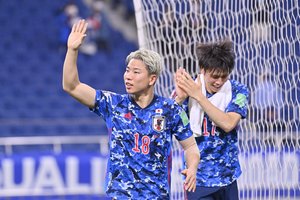 「二人ともイイ笑顔だわ」ドイツでプレシーズンマッチ終了後の田中碧＆浅野拓磨の2ショットがエモい！「いいですね〜この１枚」「カメラマンさんに拍手を送りたい」の声の画像