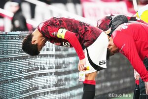 【名古屋×浦和戦】酒井宏樹ら主軸3人の移籍で揺れる浦和レッズ｢9位浮上｣勝利と｢世代交代｣の波(1)渡邊凌磨｢前半7分の決勝弾｣と初先発リンセン、数的優位の対応の画像