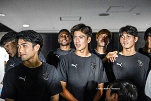【J1川崎が迎えた“サッカー観戦が困難”な11人(3)】「だからこそ悔しさが残る」と明かした鬼木監督の気持ち……大島僚太とジェジエウは子どもたちを前に、あることを誓うの画像