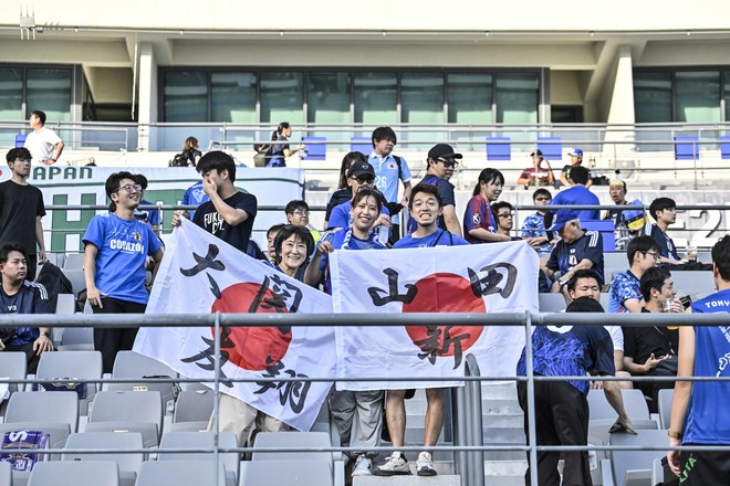 【サポーターアルバム】サッカー日本代表の中国戦完封勝利を支えたサポーター写真63枚！ 韓国・龍仁に駆け付けた現地観客席ショット「日本代表ー中国代表」の画像015