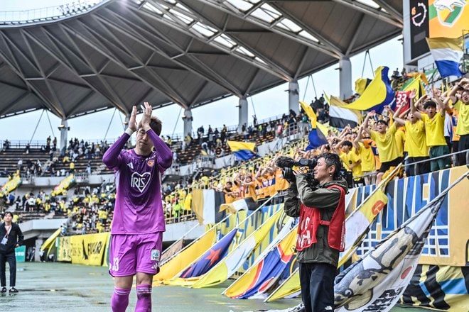 【仙台サポーターアルバム(2)】雨の試合に2000人！ 現地撮影した「ベガルタ仙台のサポーター写真99枚」！「ジェフユナイテッド千葉ーベガルタ仙台」の画像068