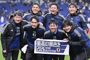 ｢断トツに一番美しい｣日本代表レジェンドも在籍した“水の都”のセリエA昇格クラブ、新アウェイユニに世界が騒然！｢オシャレ過ぎる｣｢全てがエレガント｣の画像
