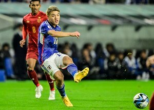 「左足一本で決めきれましたね」堂安律の“凱旋ゴール”の左足のみの“極上３タッチ”に脚光！「いいトラップからのキーパーの股を抜く技ありゴール」と称賛の声の画像