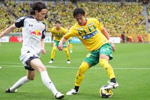 開始5分の背番号10の先制ゴールで幕開け！雨天の国立での1位と3位の上位対決はアウェイチームに軍配【ジェフユナイテッド千葉vsRB大宮アルディージャ】PHOTOギャラリー27連写の画像