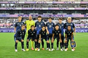 「かっこよすぎる‼️」超人気パリ五輪戦士が黒Tシャツ×白キャップでの「世界的人気ロックバンドでのオフショット公開！!ON と OFF のかっこよさが違ってすき」の声の画像