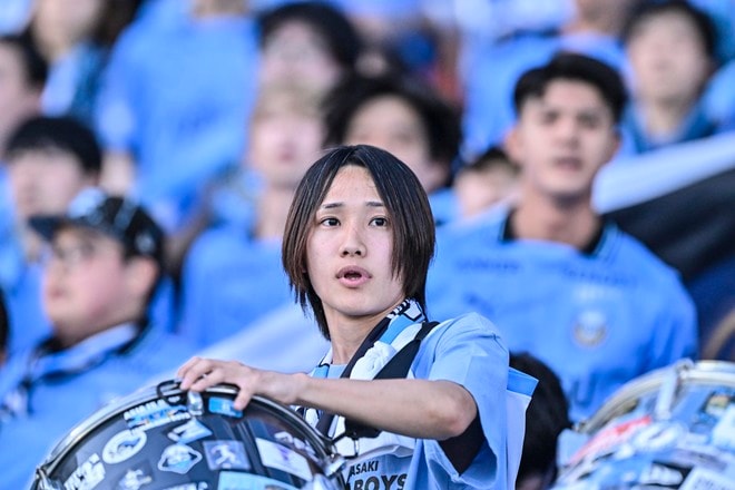 【サポーターアルバム】平日ナイターの試合前から駆け付けた川崎フロンターレのサポーター写真84枚！ 夕日に照らされながらの等々力ショット「川崎フロンターレー横浜FC」の画像050