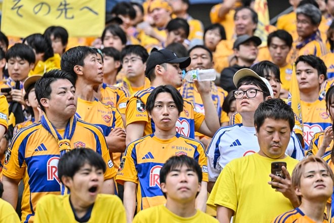 【仙台サポーターアルバム(1)】千葉戦に2000人が駆け付けたベガルタ仙台のサポーター写真99枚！ 雨中で声援鳴り響かせた「ジェフユナイテッド千葉ーベガルタ仙台」の画像070