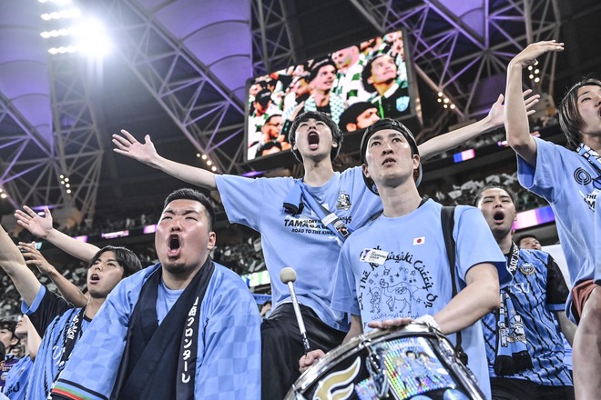 【サポーターアルバム】ACLE決勝で敗退した川崎サポーターの涙の姿……試合後、現地で感情を爆発させたサポーター写真51枚「アル・アハリー川崎フロンターレ」の画像045