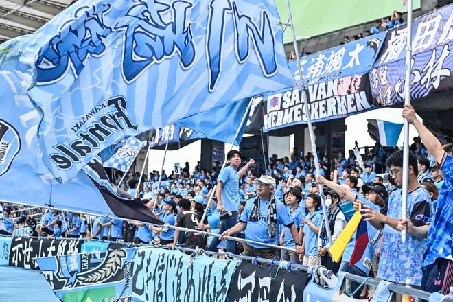 【サポーターアルバム(3)】G大阪戦での観客席＆入場時の川崎フロンターレのサポーター写真77枚！選手と手をつないだ子どもたちなど現地写真「川崎フロンターレーガンバ大阪(3)」の画像074