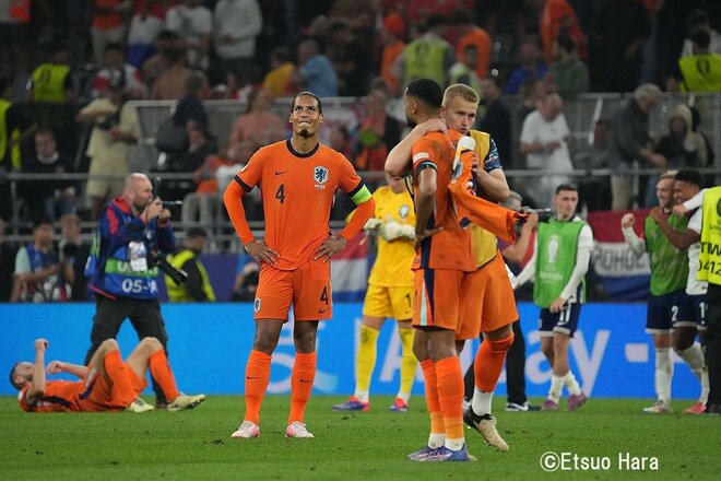 大住良之の｢この世界のコーナーエリアから｣第145回【サッカー界から消えた｢フェアプレー｣は何色か】(1)クライフ以来の伝統を返上｢ダーティにプレーしようぜ｣オランダのEUROと大キャンペーンの画像