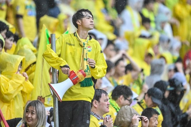 【千葉サポーターアルバム】雨の中で首位堅持のチームを後押しした「ジェフユナイテッド千葉のサポーター写真99枚」！ ゴール裏の熱狂ショット「ジェフユナイテッド千葉ーベガルタ仙台」の画像051