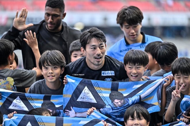 川崎・家長昭博がC大阪戦でホームゲーム招待企画を初開催し、市内のサッカー少年団41人と交流……特別プレゼント&選手4人参加しての記念撮影会など行い、「家長選手は神」など笑顔あふれるの画像