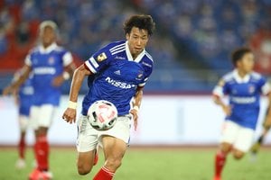 J2に来た男たち(1)昨季3位長崎に舞い降りた34歳ストライカーと磐田加入のロンドン五輪FW【J2のミカタ特別編】の画像